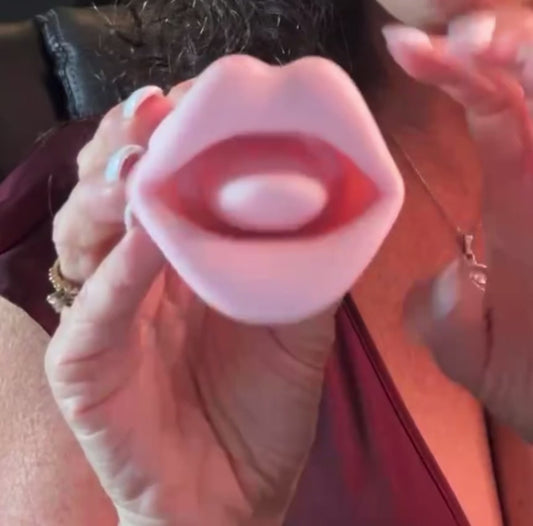 💋 The Kiss – Your New Favorite “Make-Out Buddy